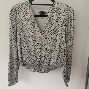 Sincerely Jules white silky cribbed blouse slight puff sleeves s black pattern